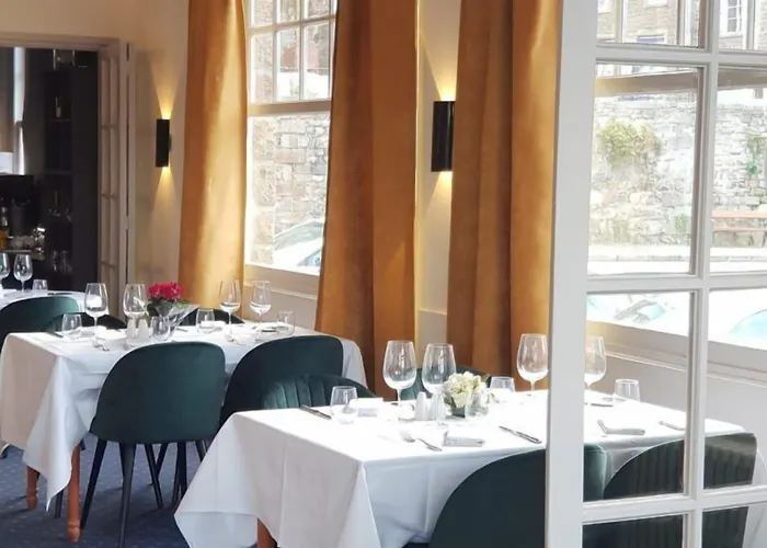 Hotel De La Poste Mortain-Bocage